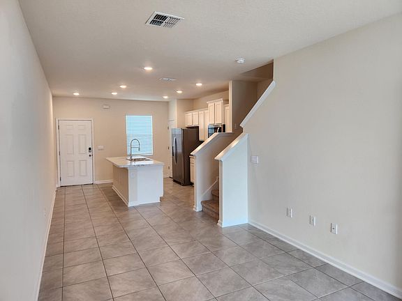 3rd image of 529 Spanish Oaks Way
