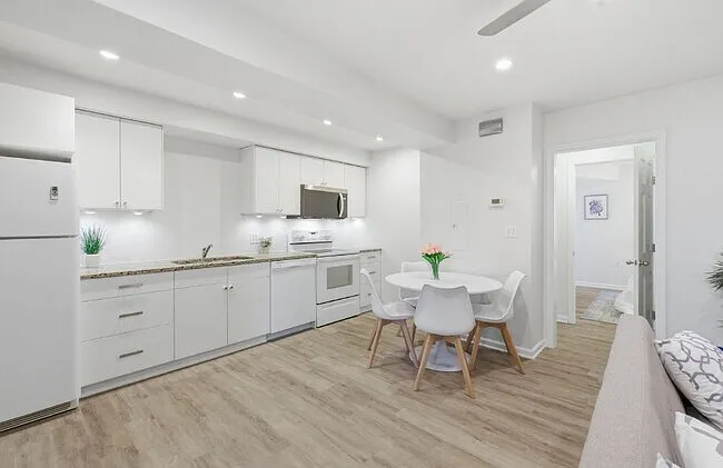 1 bed, 700 sqft, $1,950 — Photo 2