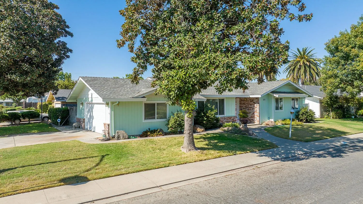 1213 Govannina Dr photo 1