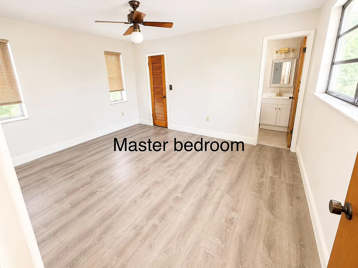 Building Photo - 111 Navarre Dr