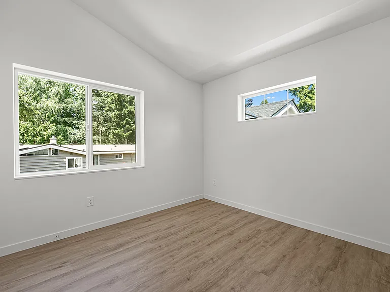 2544 NE 143rd St #B — Photo 15