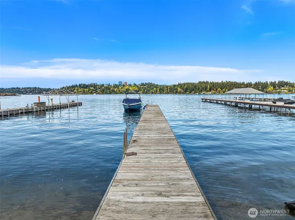 8438 N Mercer Way, Mercer Island, WA 98040