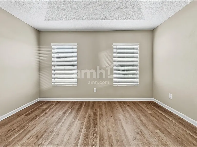 8612 Tristan Dr — Photo 9
