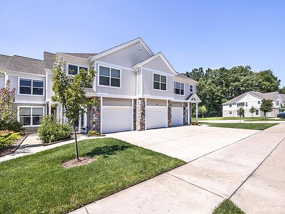 3rd image of 614 Fieldstone Cir E