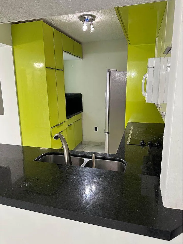 3 bed, 1090 sqft, $2,800 — Photo 2