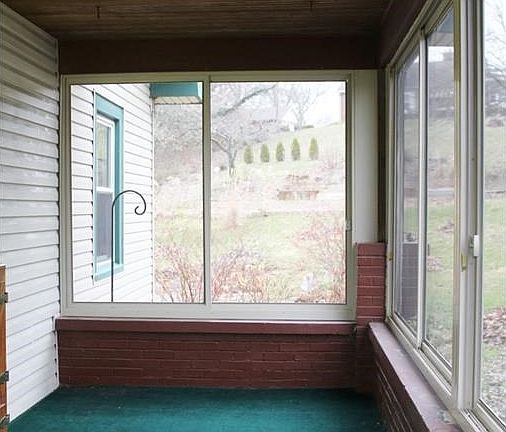 2nd image of 128 Pickett St