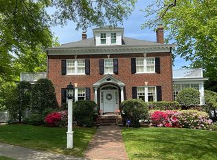 123 W Maple St, Alexandria, VA 22301