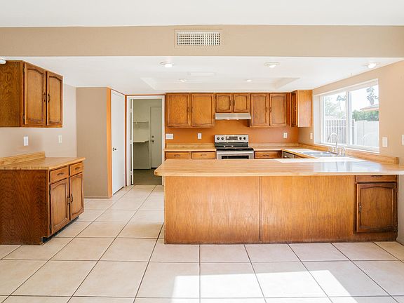 3rd image of 11210 N 54th Dr