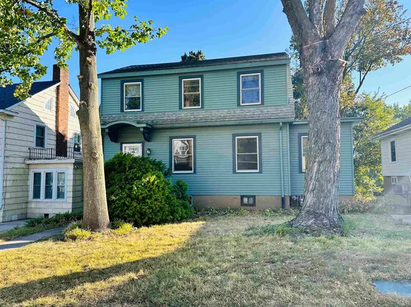 1890 Alta Vista St, Dubuque, IA 52001