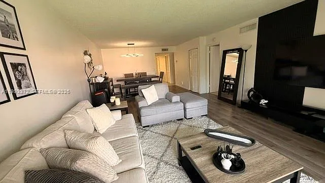 231 Lakeview Dr #204 — Photo 7