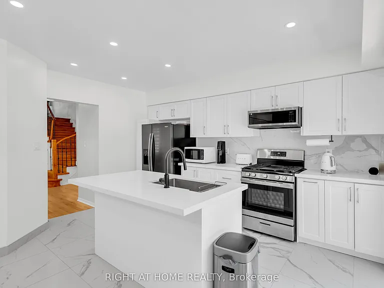 2029 Westmount Dr — Photo 11