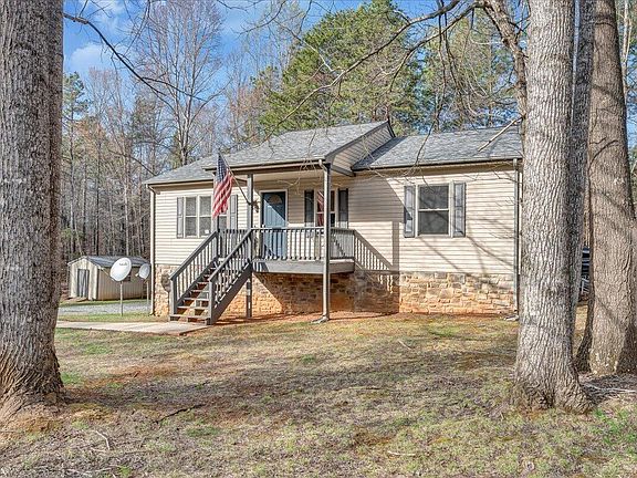 3rd image of 2120 Eagle Point Rd