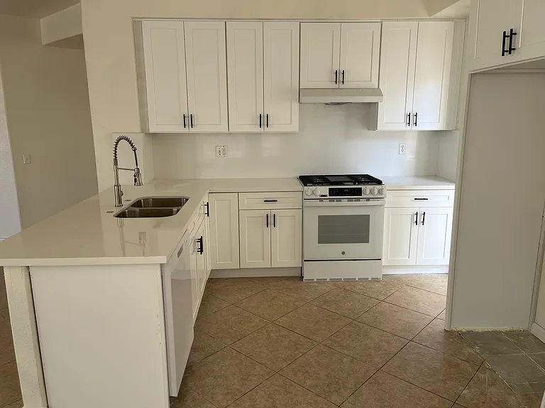 10065 Miracanto Way — Photo 12
