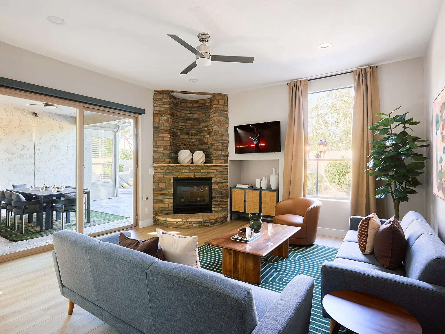 5 bed, 2823 sqft, $11,995 — Photo 3
