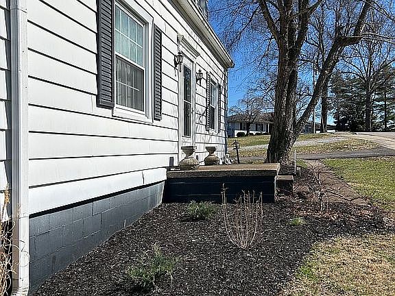 5th image of 118 Hardee St