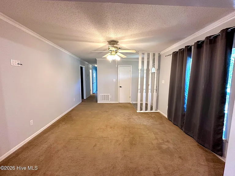 4558 Colonial Rd — Photo 10