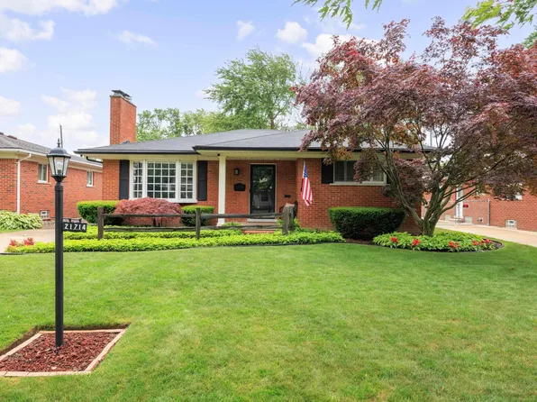 21714 Lakeland St, Saint Clair Shores, MI 48081