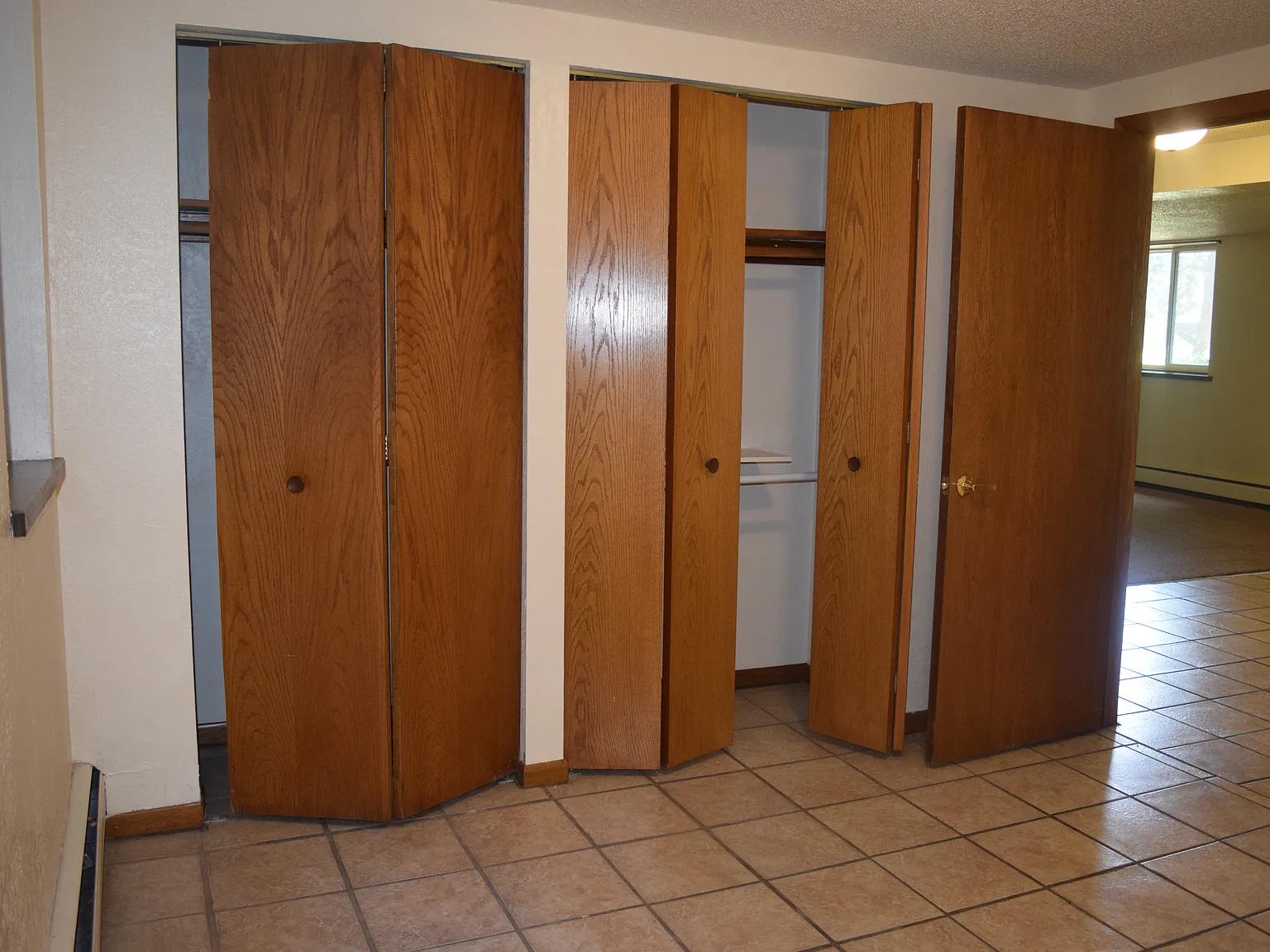 2 bed, 800 sqft, $1,300 — Photo 2