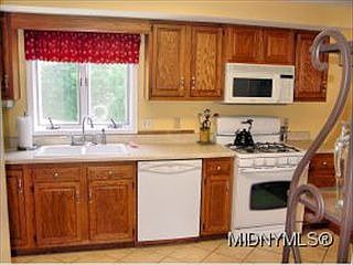 2nd image of 4 Broadwood Ln