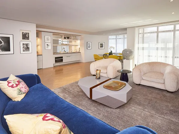 17 W 54th St APT 8B, New York, NY 10019