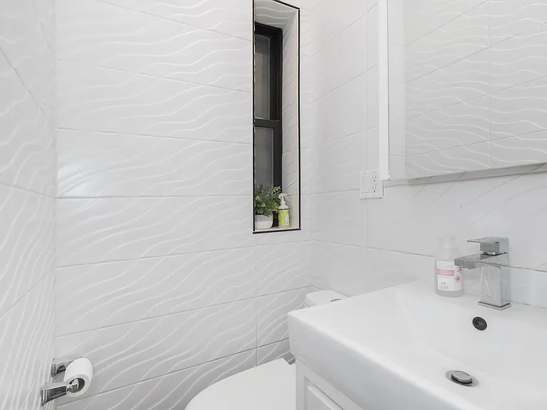364 W 53rd St #2R — Photo 8