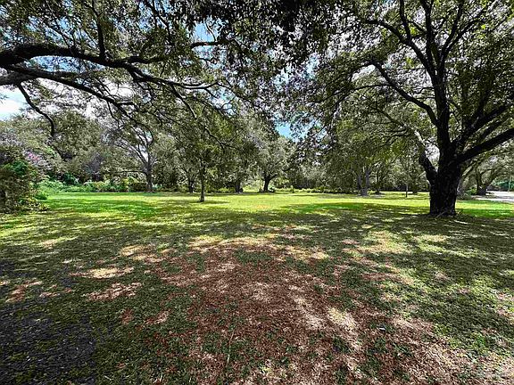 4th image of 3810 Rockwood Dr