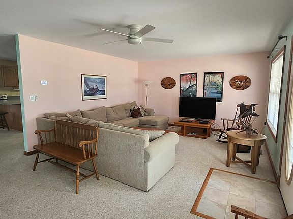 4th image of 5275 Woodland Dr