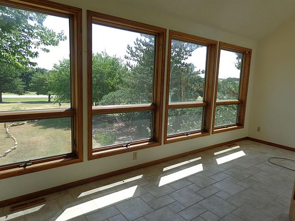 4th image of 4102 Yellowstone Dr