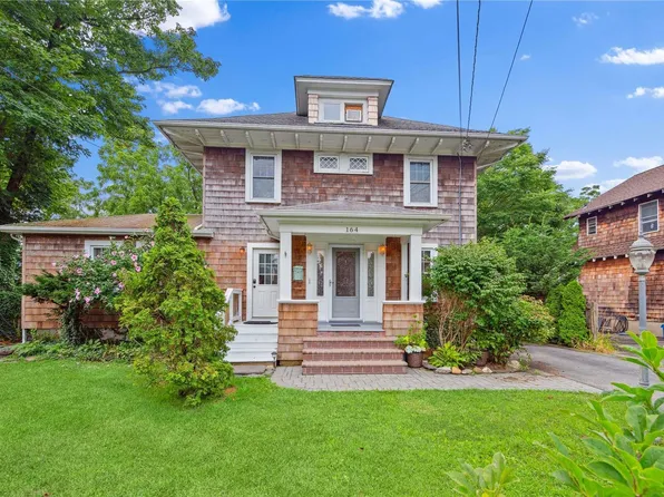 164 Sterling Place, Amityville, NY 11701