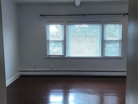 4th image of 11 Pearl Ave