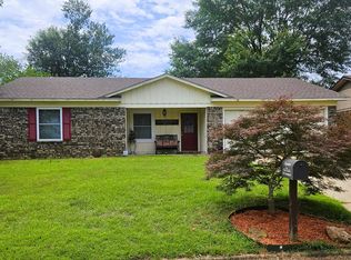236 E Greenfield Dr, Wake Village, TX 75501