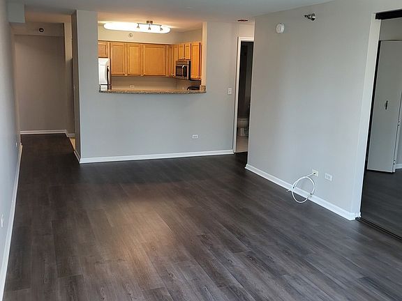 3rd image of 345 N La Salle Dr APT 2305