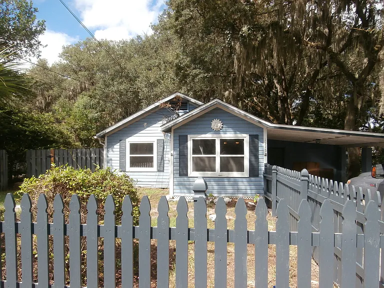 1115 Hickory Ave — Photo 2