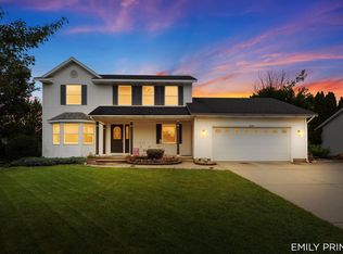 6301 Brookfield Ct, Hudsonville, MI 49426