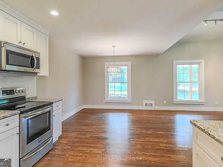 99 Woodvalley Dr — Photo 17