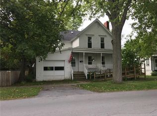 105 Monroe St, Sackets Harbor, NY 13685