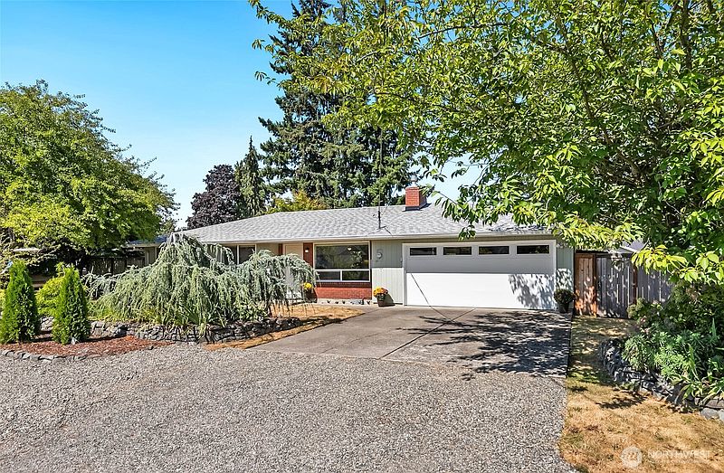 2nd image of 2011 8th Avenue SE