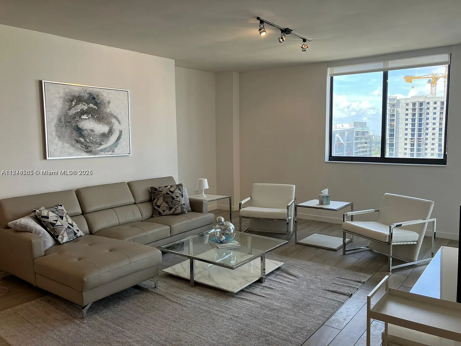 1 bed, 945 sqft, $3,500 — Photo 3