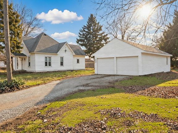 2nd image of 207 E Field St