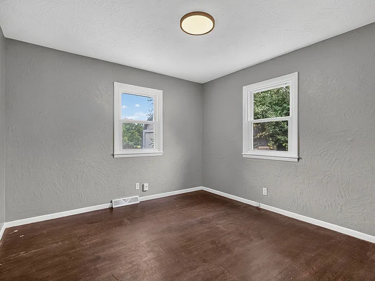 2724 N Franklin Ave — Photo 13