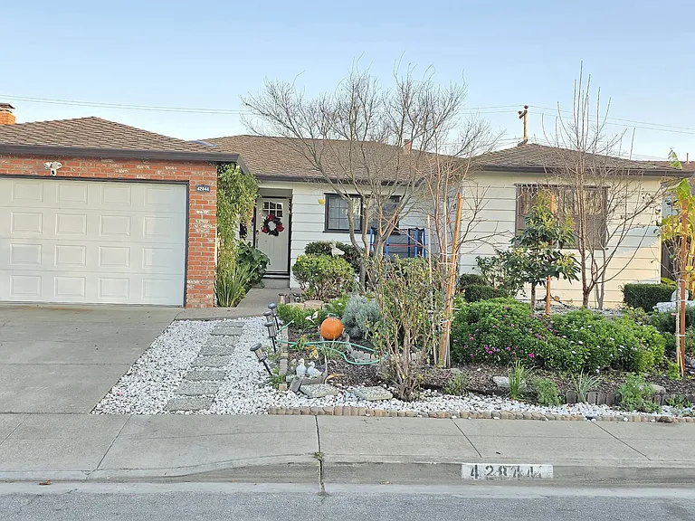 42844 Saratoga Park St — Photo 3