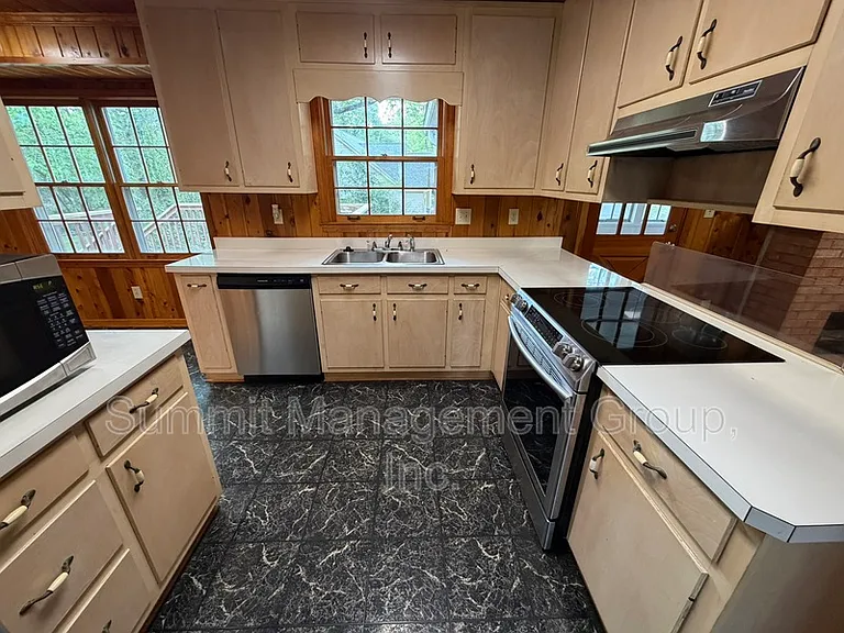 200 Indian Creek Dr — Photo 9