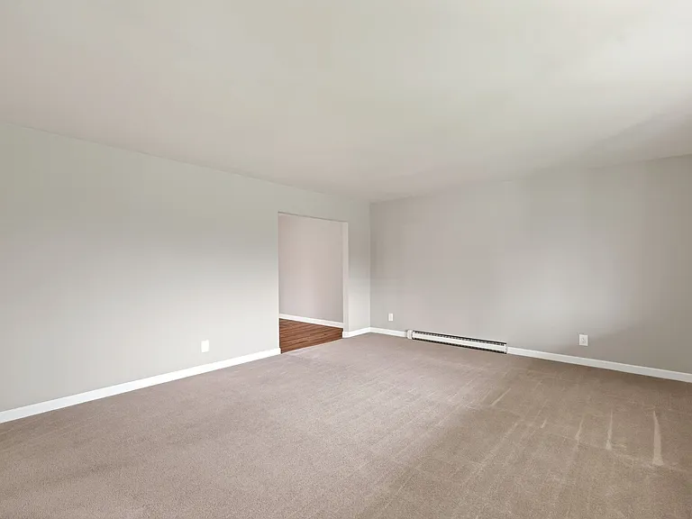 543 W Krepps Rd — Photo 2