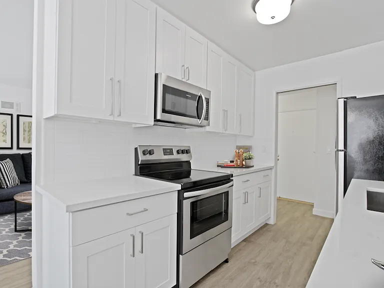Bentley Avenue Apartments — Photo 50