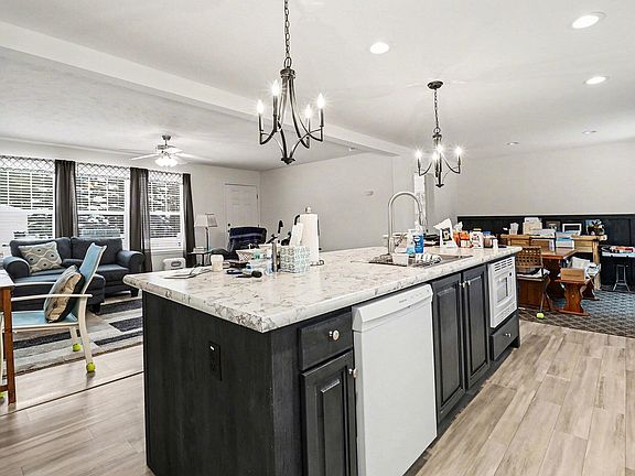 4th image of 3621 W Woodview Dr