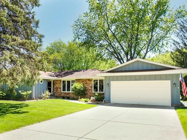 4517 Normandale Highlands Dr, Bloomington, MN 55437