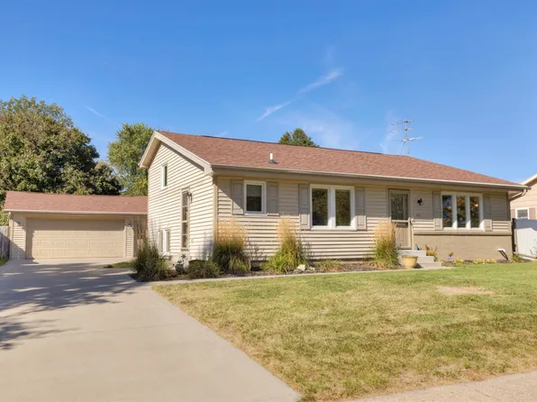 604 NW Calista Ct, Grimes, IA 50111