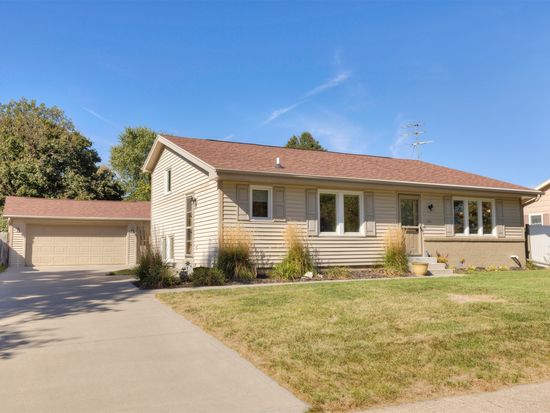 604 NW Calista Ct, Grimes, IA 50111