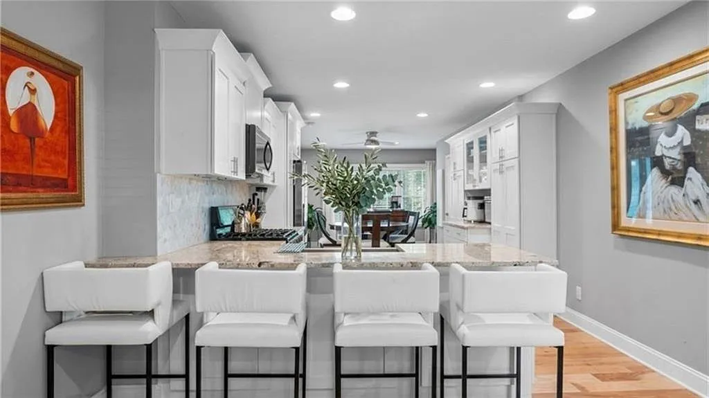 4 bed, 2.0 bath, 1624 sqft, $3,300 — Photo 3