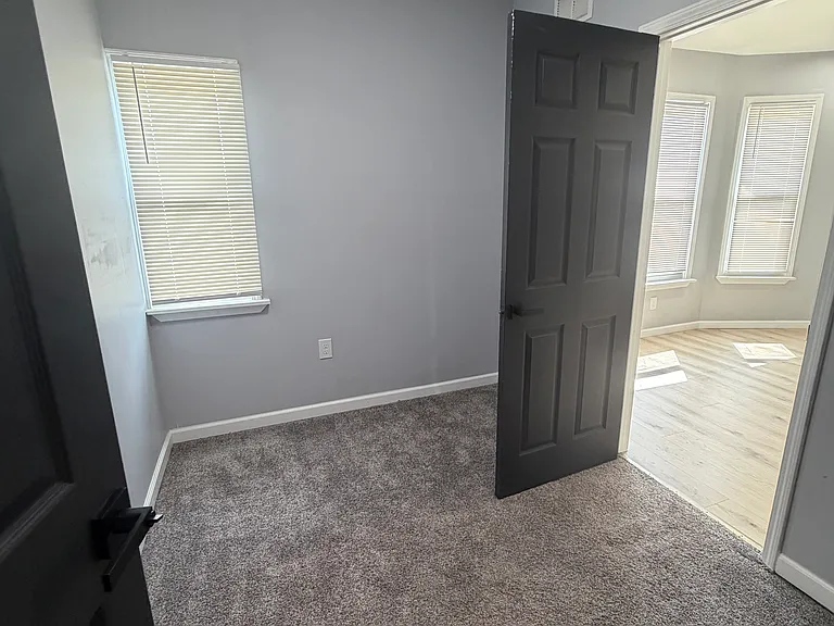 8631 Beaubien St #8 — Photo 14